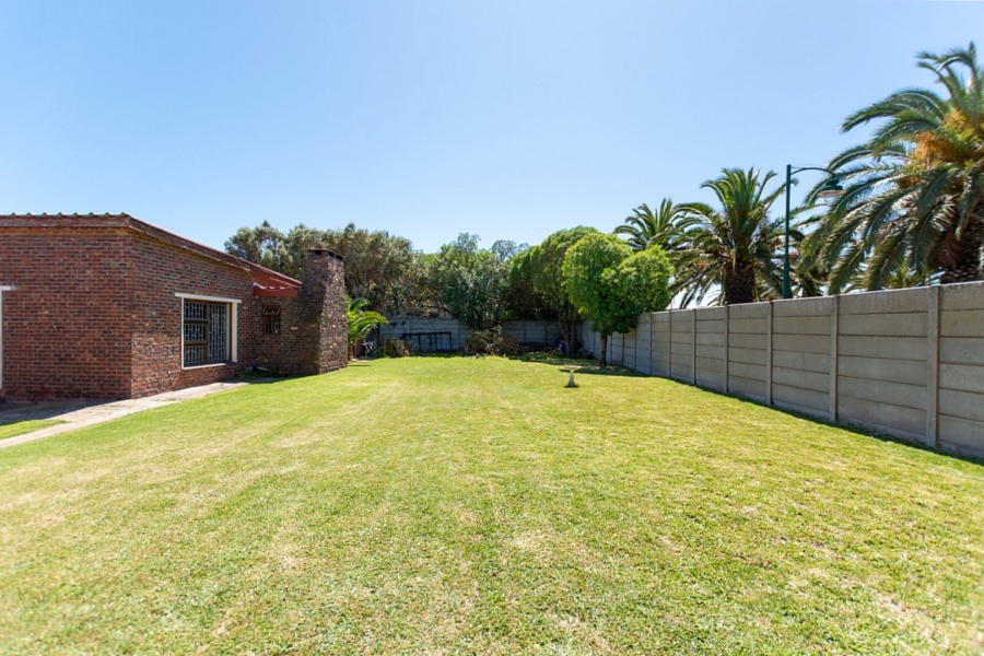 4 Bedroom Property for Sale in Middedorp Western Cape